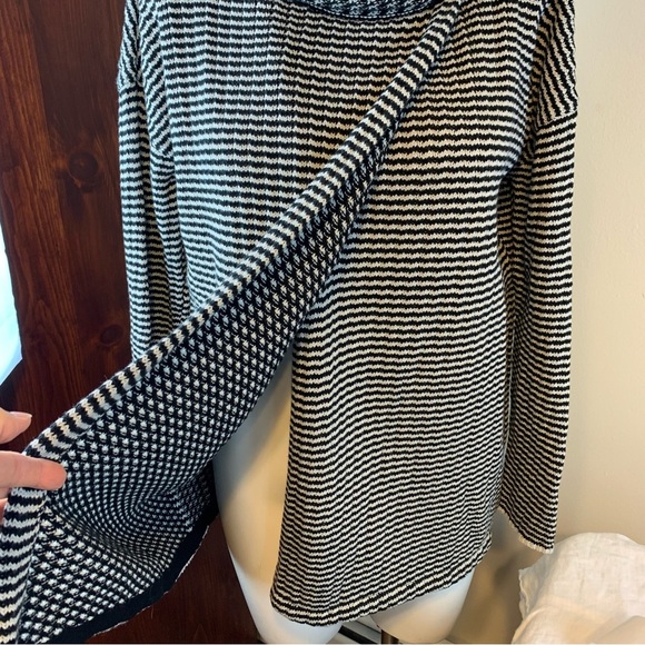 CAbi Fergie Split Black/White Turtleneck - Sz S - Picture 7 of 15